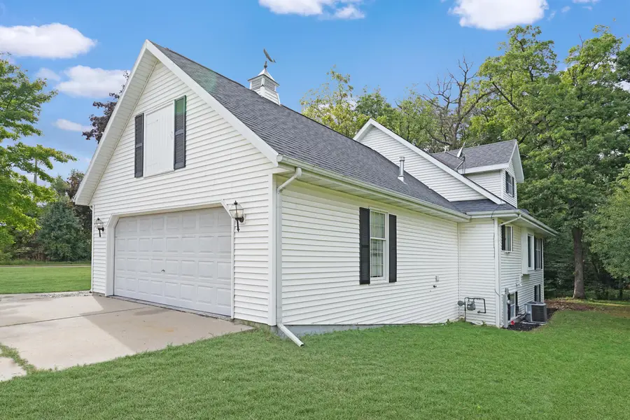 4103 Tanglewood Dr, Janesville, WI 53546 - Image #2