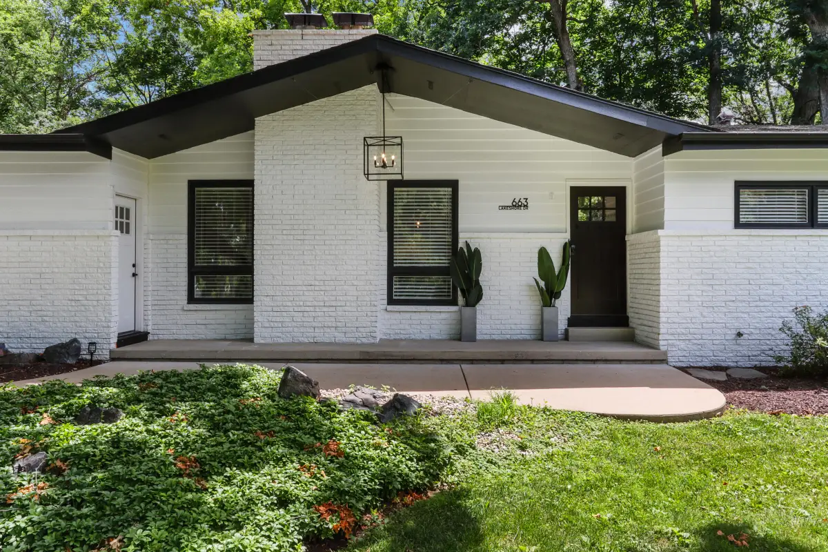 663 S Lakeshore Dr, Fontana, WI 53125 - Image #1