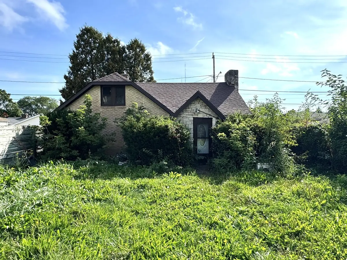 5246 N 26th St, Glendale, WI 53209 - Image #1