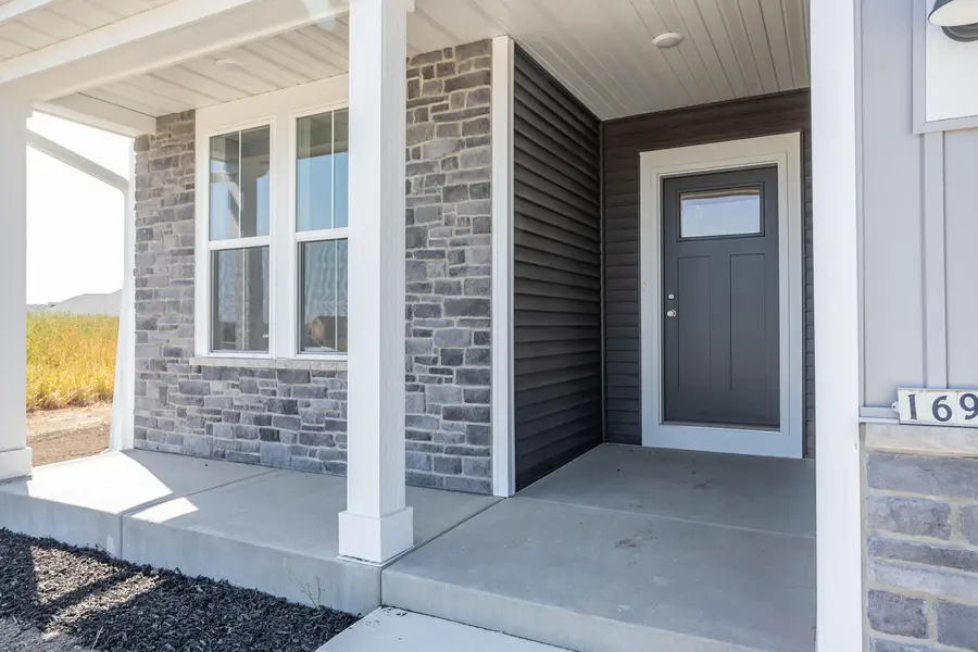 1690 Whalen Dr, Oconomowoc, WI 53066 - Image #3