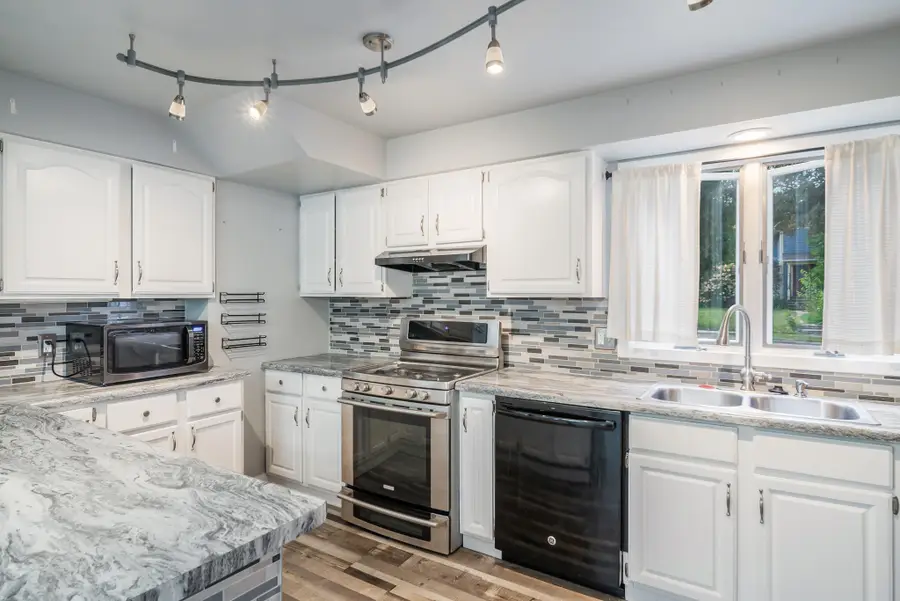 105 N Park Pl, Plymouth, WI 53073 - Image #2