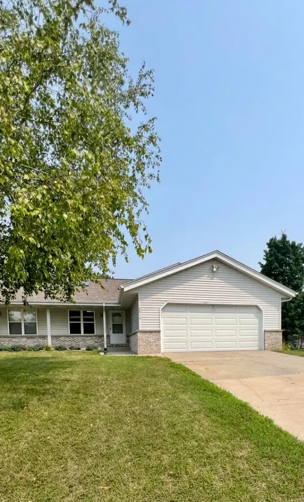 6814 Diane Dr, Newburg, WI 53090