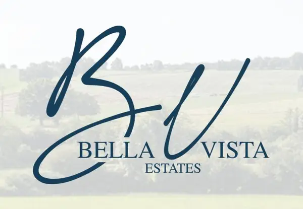 W212N6831 Fairview Dr, Menomonee Falls, WI 53051