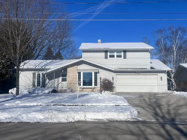 3912 Wildwood Dr, Manitowoc, WI 54220