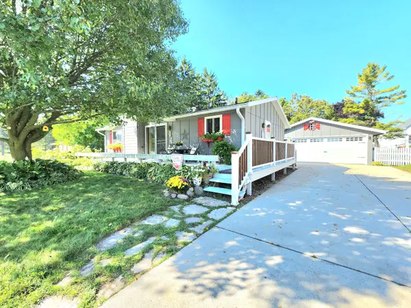 210 S 8th St, Oostburg, WI 53070