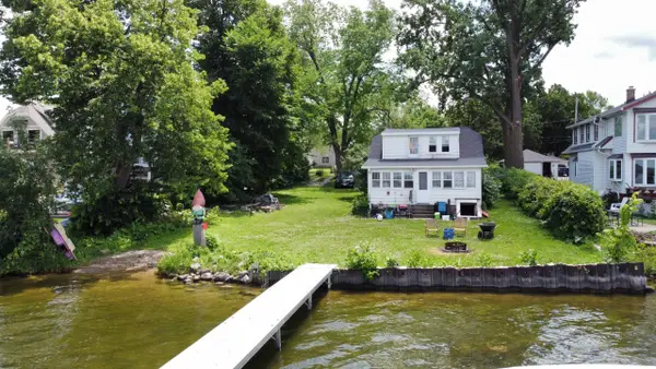 N28W26972 Woodland Dr, Pewaukee, WI 53072