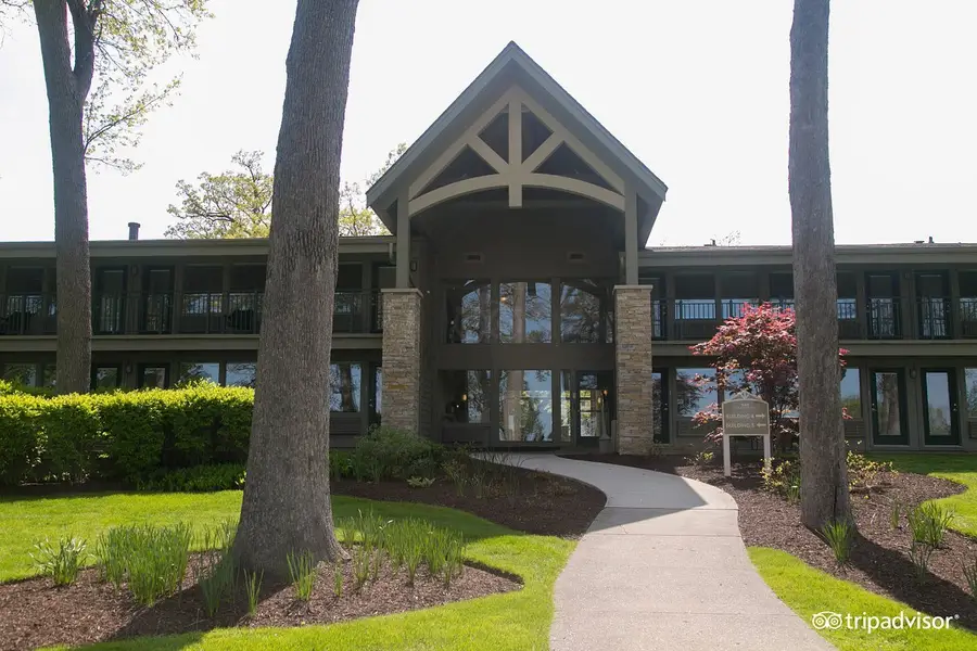 269 Fontana Blvd, Fontana, WI 53125 - Image #2