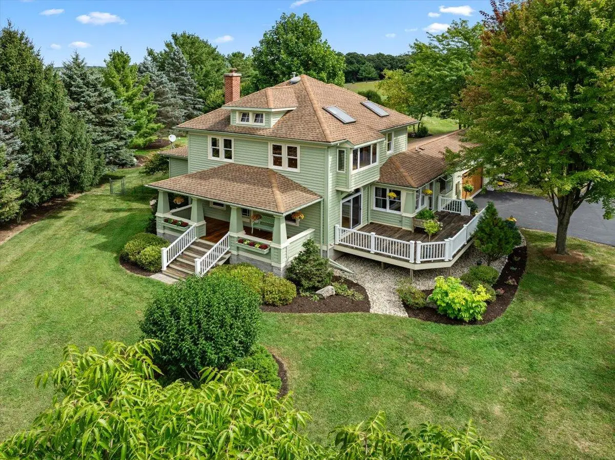 427 N Maple Ln, Rochester, WI 53105 - Image #1