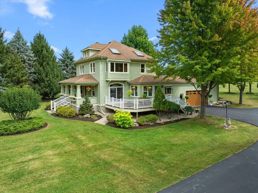 427 N Maple Ln, Rochester, WI 53105 - Image #2