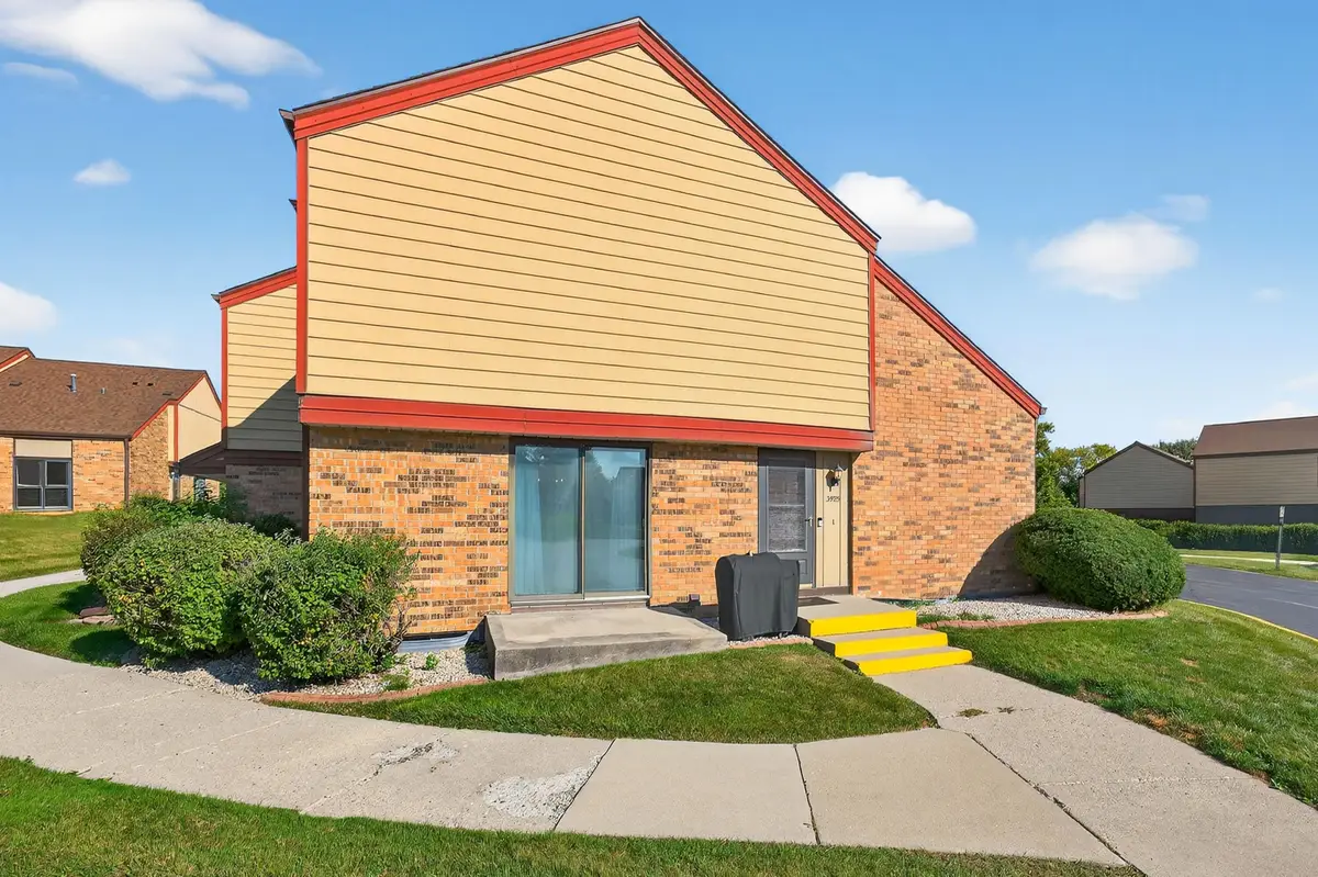 3925 W College Ave, Franklin, WI 53221 - Image #1