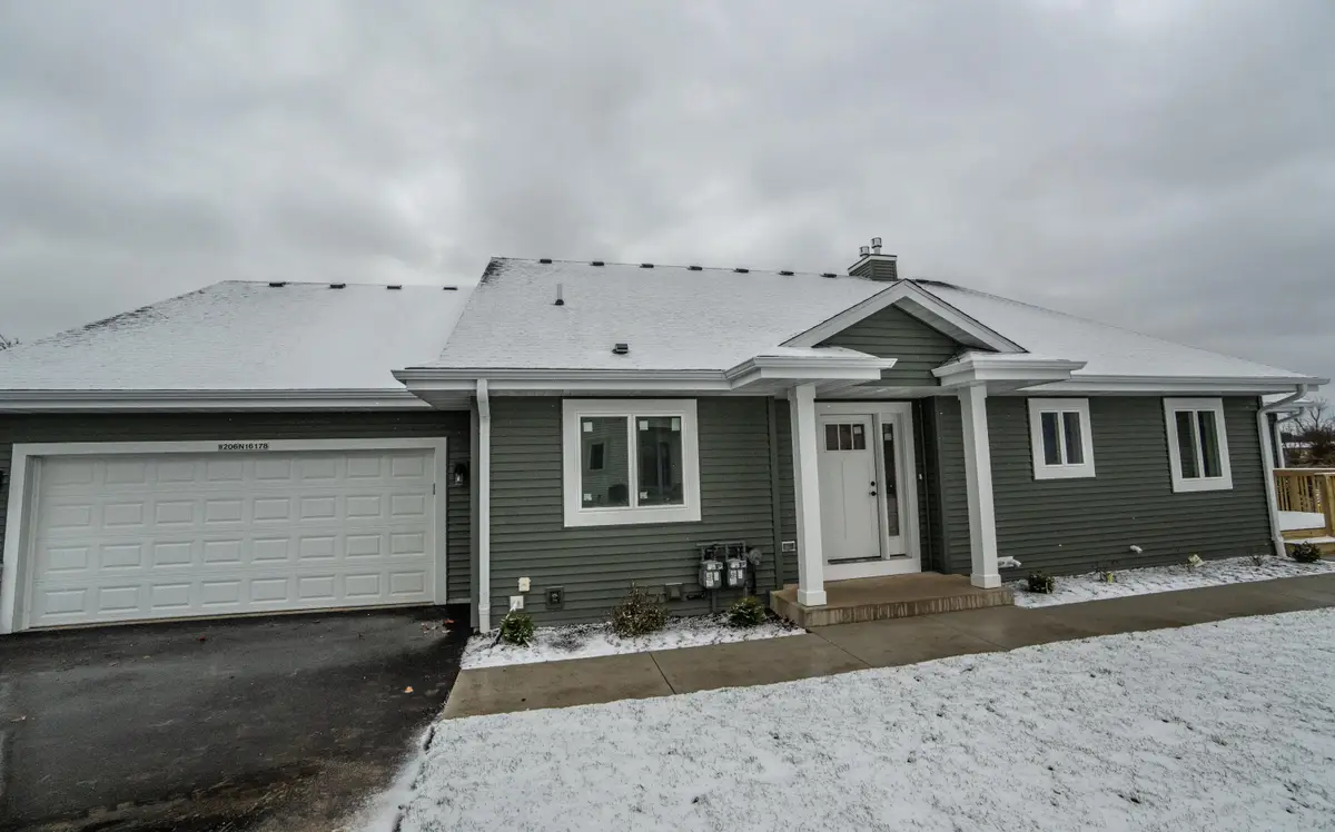 W206N16178 Stonebrook Dr, Jackson, WI 53037 - Image #1