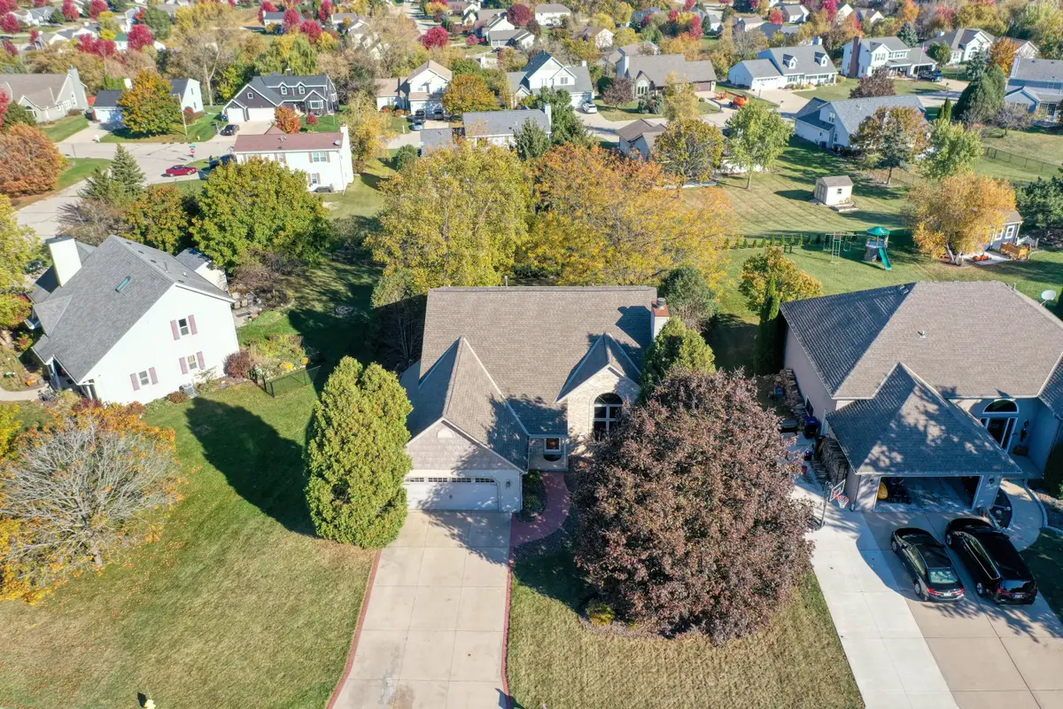 W233N7504 Highview Dr, Sussex, WI 53089 - Image #1