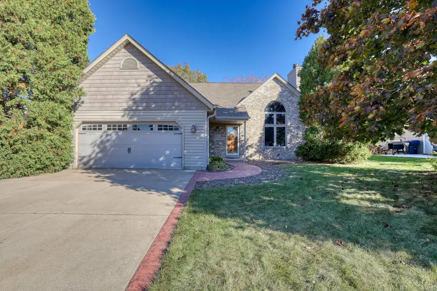 W233N7504 Highview Dr, Sussex, WI 53089 - Image #2