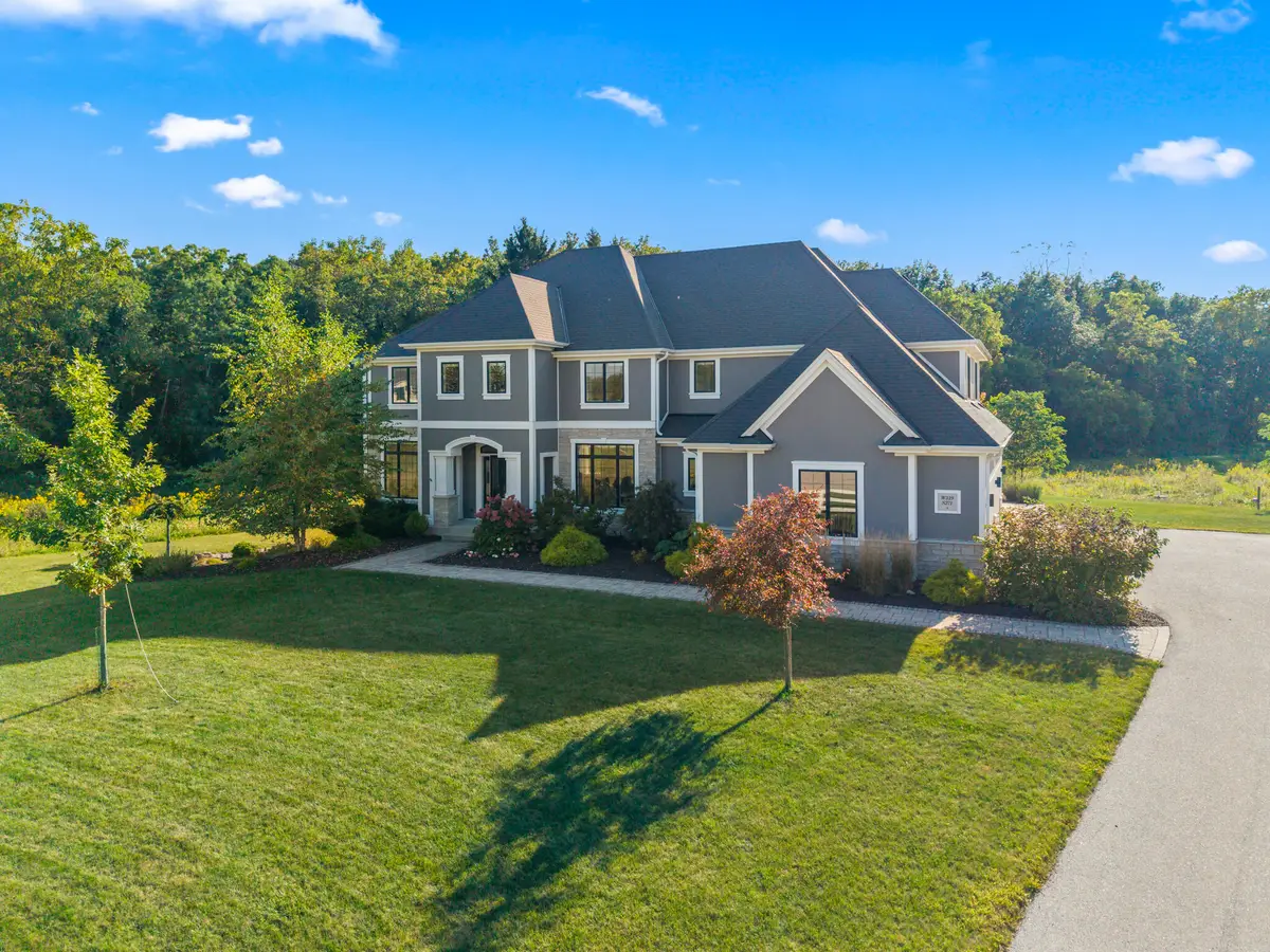 W339S271 Foxtail Ct, Delafield Town, WI 53066 - Image #1