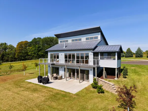 11345 Grand View Ct, Freeman, WI 54624