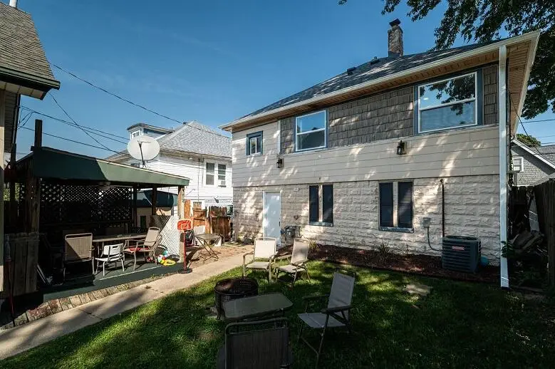 2054 S 77th St, West Allis, WI 53219 - Image #2