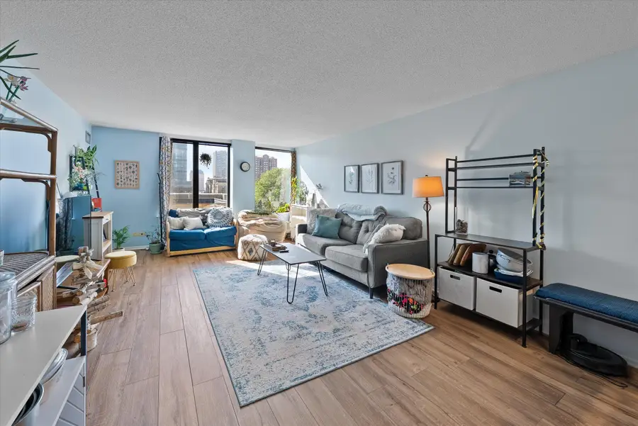 929 N Astor St, Milwaukee, WI 53202 - Image #2