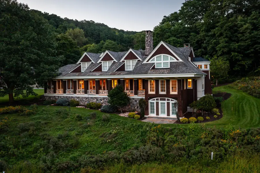 832 Country Club Ln, Onalaska, WI 54650 - Image #2