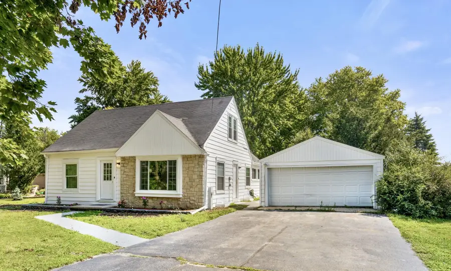 550 N Riverside Dr, Saukville, WI 53080 - Image #3