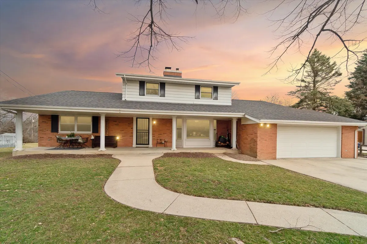 7118 N 124th St, Milwaukee, WI 53224 - Image #1