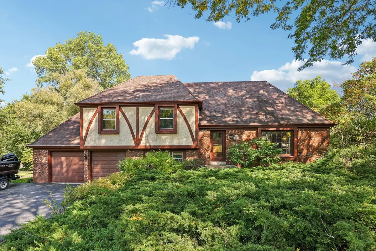 W305N5260 Gail Ln, Hartland, WI 53029 - Image #1