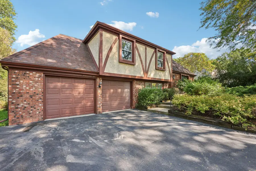 W305N5260 Gail Ln, Hartland, WI 53029 - Image #2