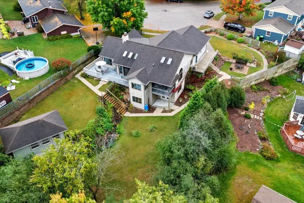 710 Moraine Ct, Kewaskum, WI 53040