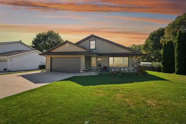 4013 S 106th St, Greenfield, WI 53228