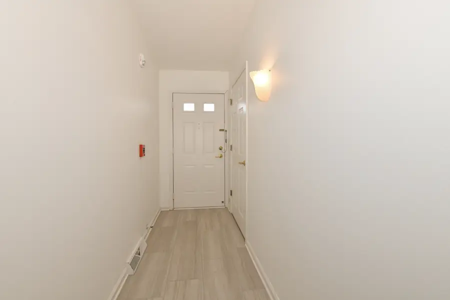 5228 S Hidden Dr, Greenfield, WI 53221 - Image #3