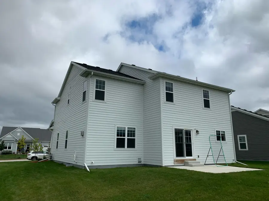 N114W7191 Oakmont Dr, Cedarburg, WI 53012 - Image #3