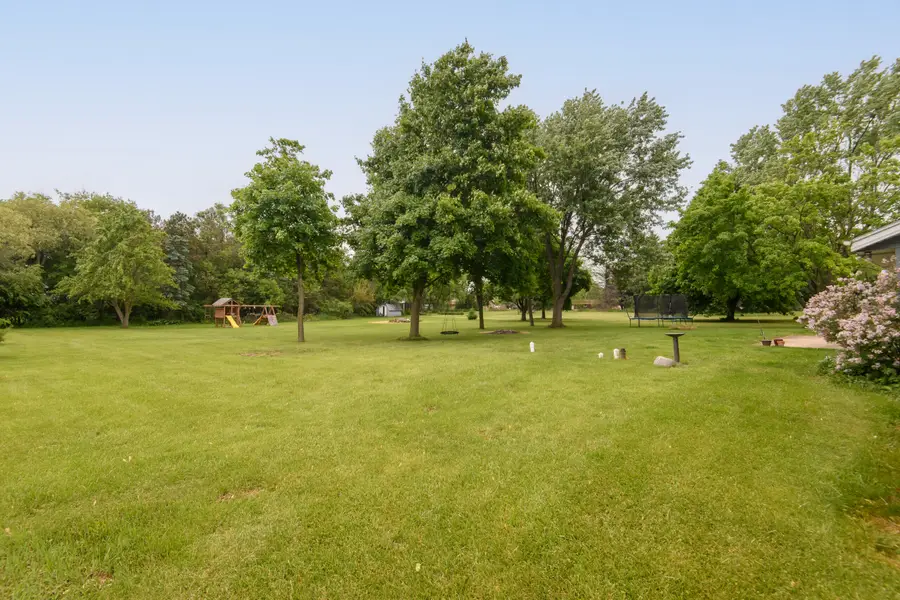 S56W29680 Roanoke Dr, Genesee, WI 53189 - Image #2