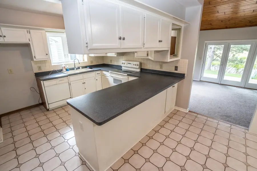 W179N9765 Riversbend Cir W, Germantown, WI 53022 - Image #3