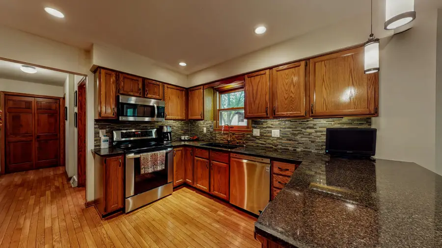 940 Old Tower Rd, Oconomowoc, WI 53066 - Image #3