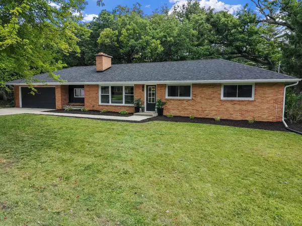 1199 Rolling Ln, Lake Geneva, WI 53147