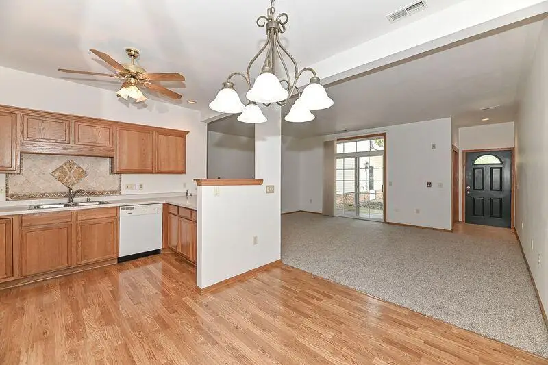 6240 S Creekside Dr, Cudahy, WI 53110 - Image #2