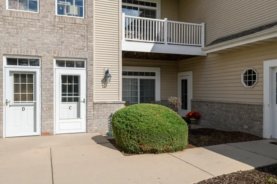 1617 Grey Fox Trl, Mukwonago, WI 53149 - Image #2