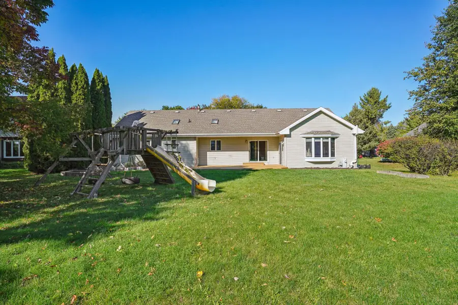 N26W22577 Oakwood Ln, Pewaukee City, WI 53186 - Image #3