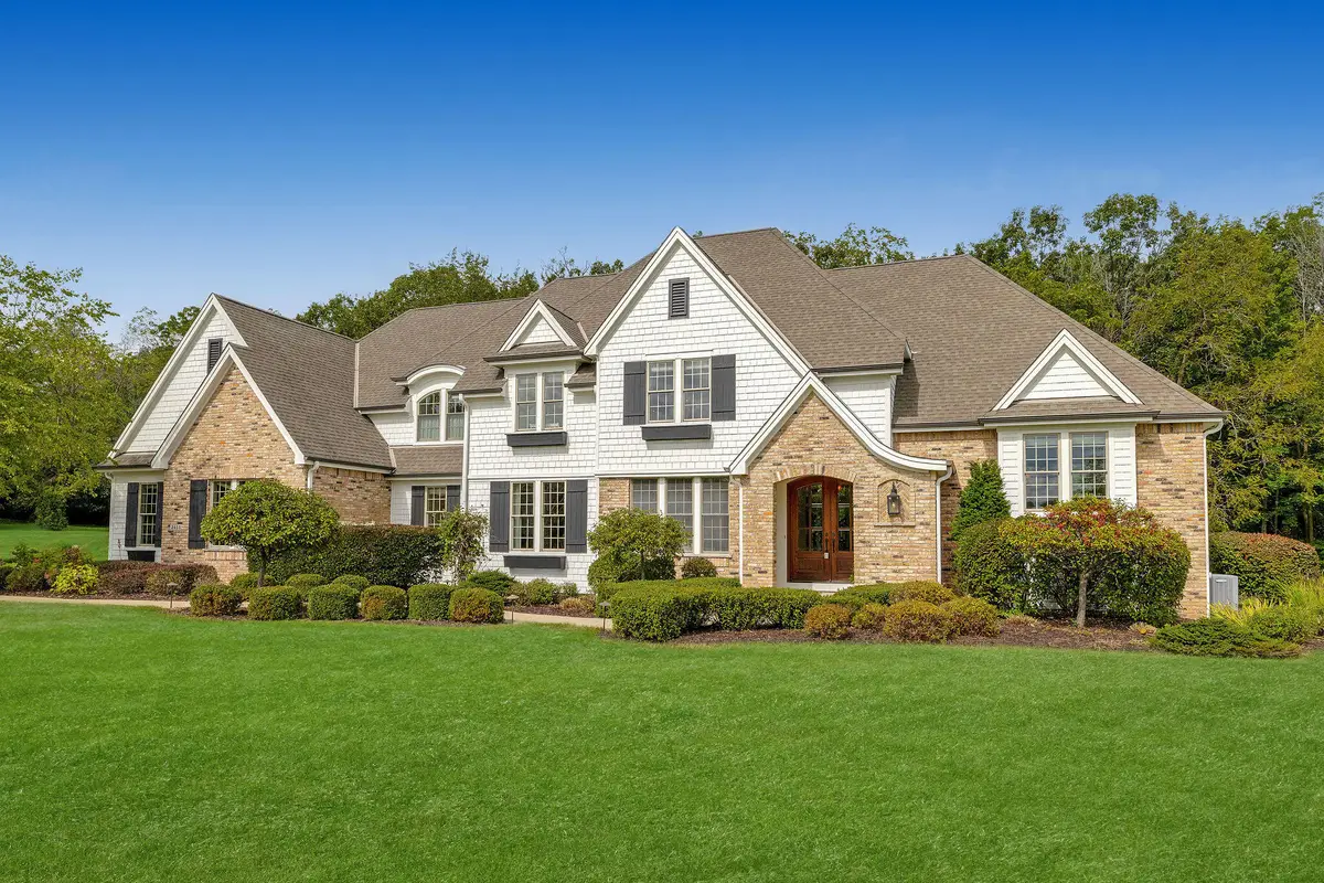 2455 Mound Zion Woods Ct, Brookfield, WI 53005 - #1