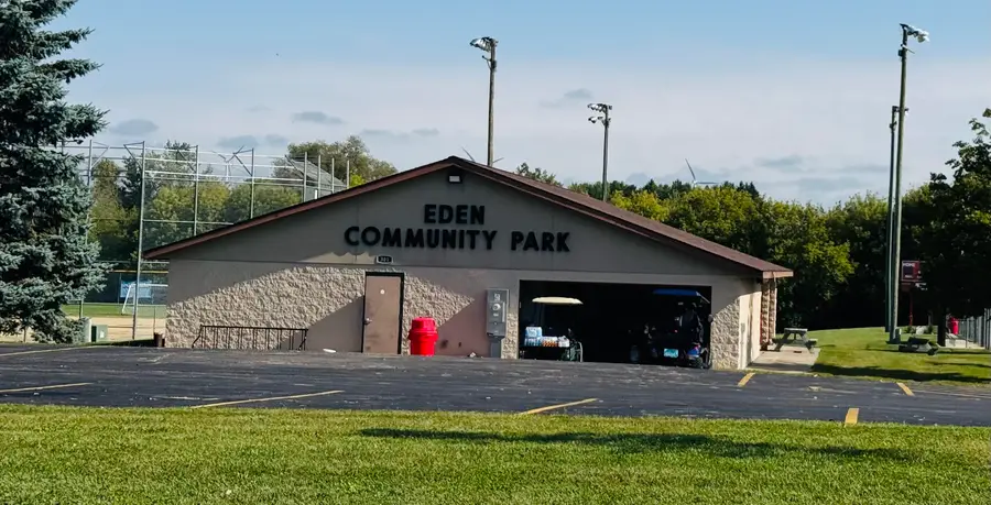 106 Carolyn Ct, Eden, WI 53019 - Image #3