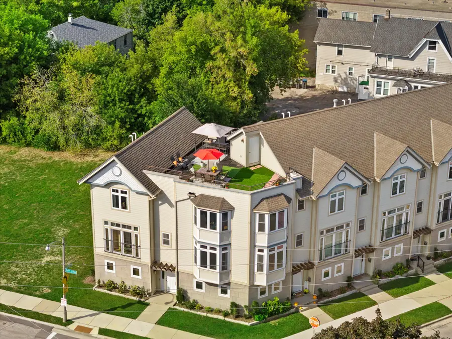 2009 N Cambridge Ave, Milwaukee, WI 53202 - Image #3