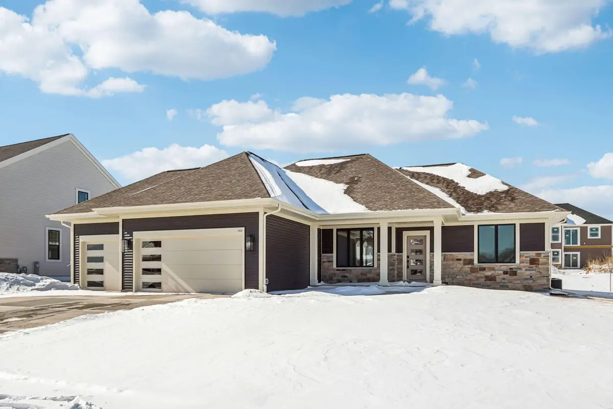 755 Kohlwey Dr, Grafton, WI 53024 - #1