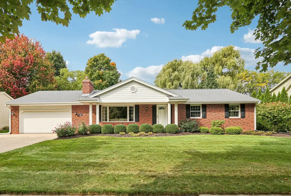 W73N1025 Poplar Ave, Cedarburg, WI 53012 - Image #1