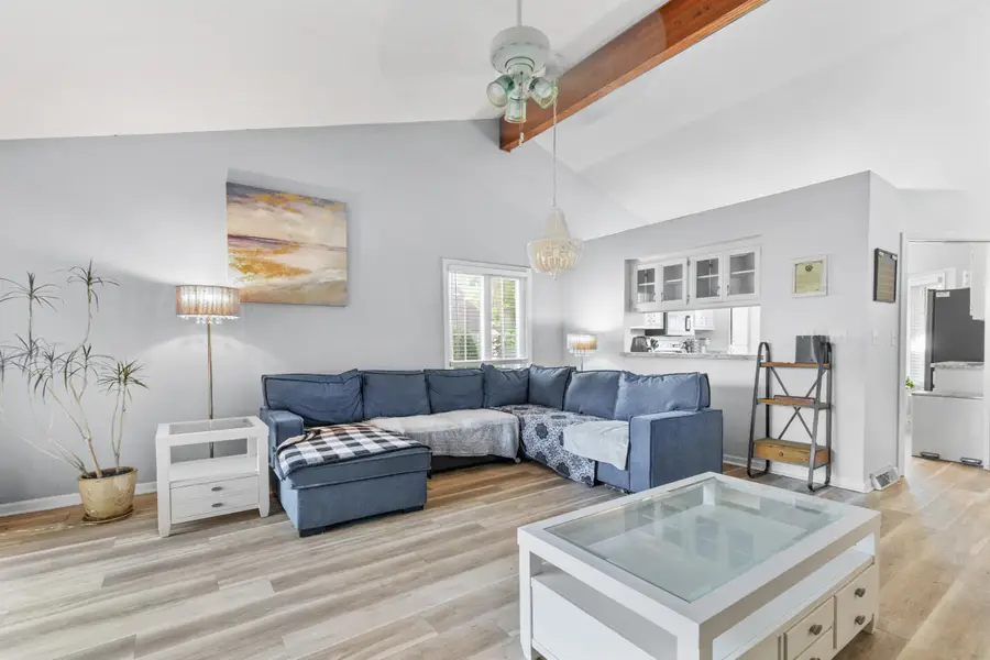 5339 S Cambridge Ln, Greenfield, WI 53221 - Image #2