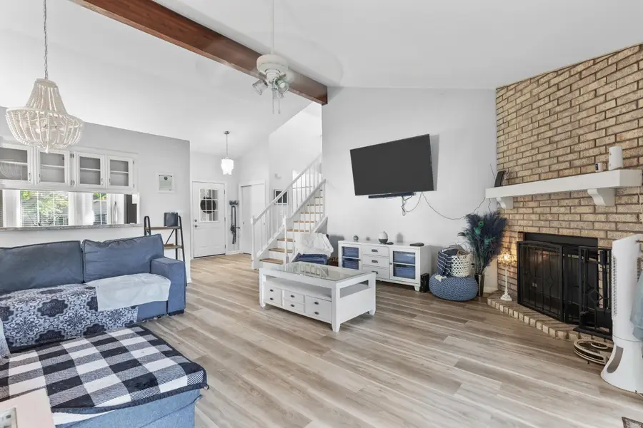 5339 S Cambridge Ln, Greenfield, WI 53221 - Image #3