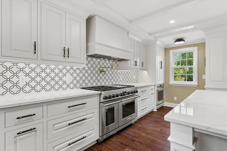 10060 N Range Line Rd, Mequon, WI 53092 - Image #2