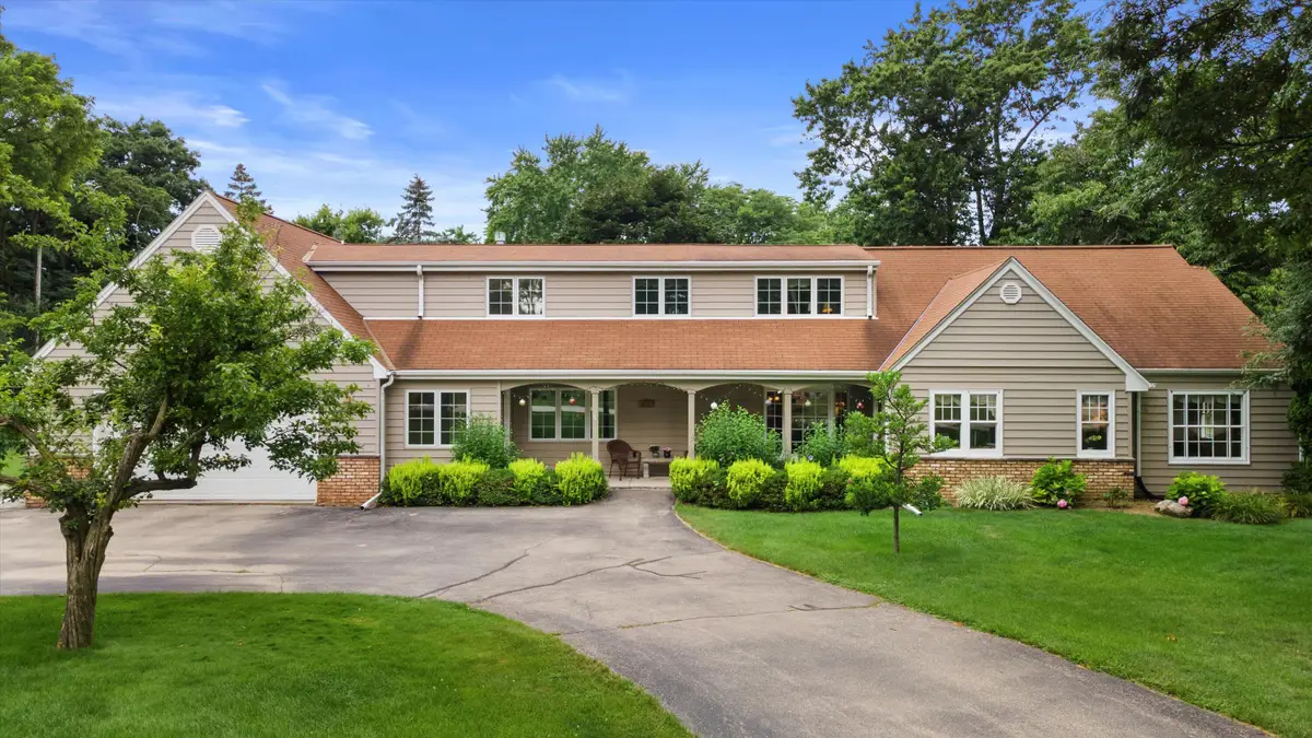 955 Edwards St, Brookfield, WI 53005 - #1