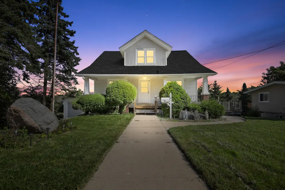 414 River Dr, West Bend, WI 53090 - #1