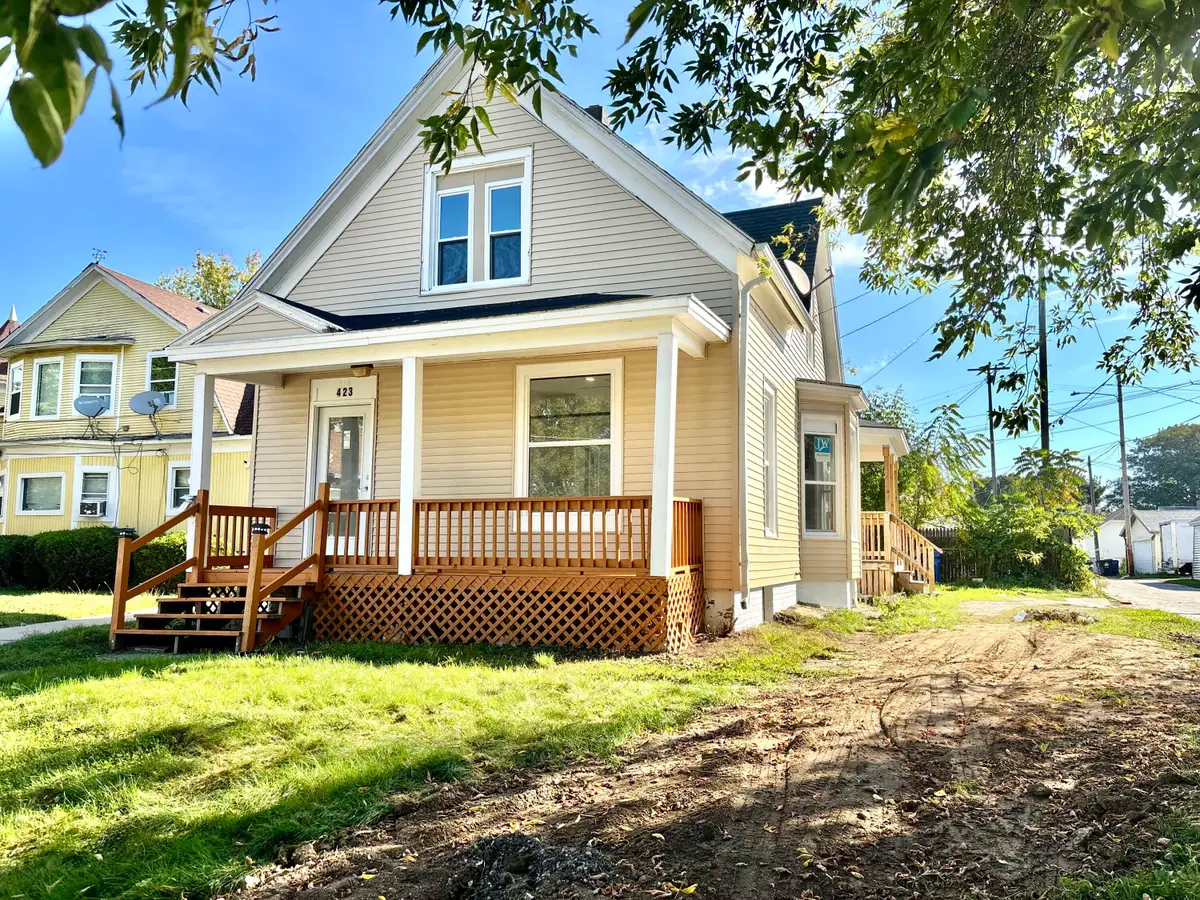 423 Cliff Ave, Racine, WI 53404 - Image #1