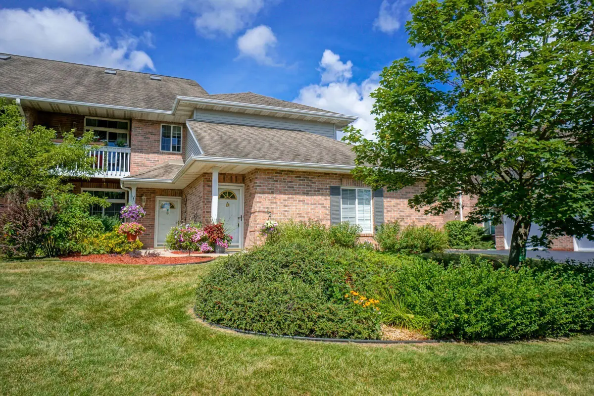 1339 Hillwood Blvd, Pewaukee, WI 53072 - Image #1