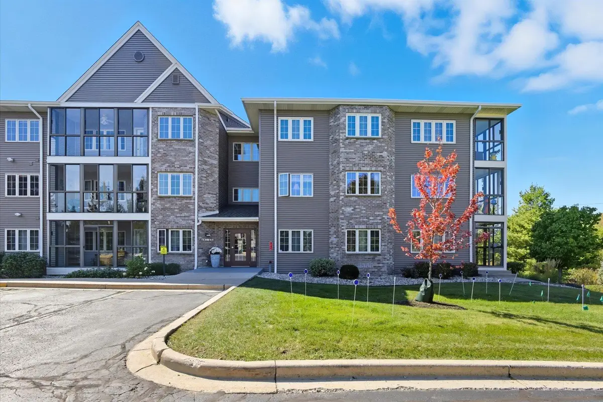 201 Oconomowoc Pkwy, Oconomowoc, WI 53066 - Image #1